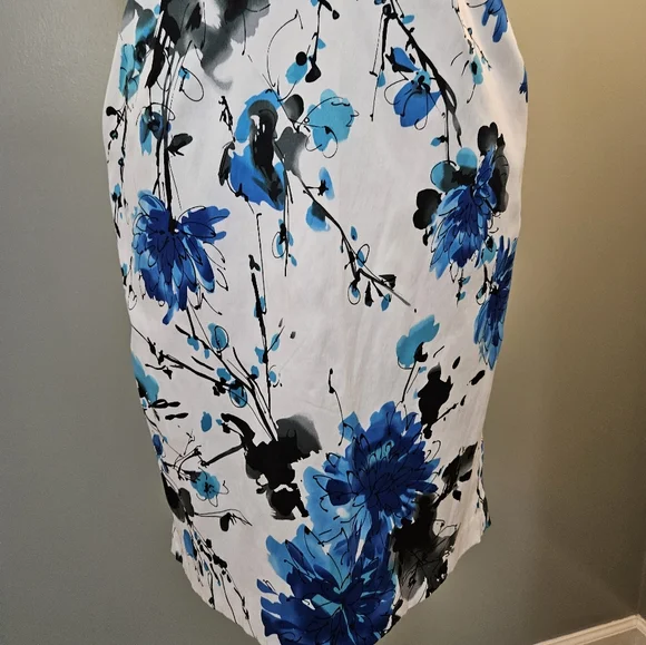 Bisou Bisou White and Blue Floral Midi Dress Women's Size 6 With Pockets - Picture 5 of 16